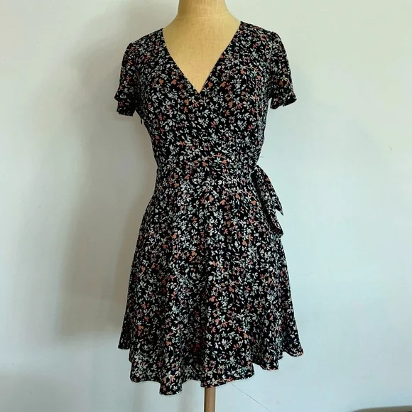 Abercrombie & Fitch floral spring dress women’s size small - Picture 2 of 13